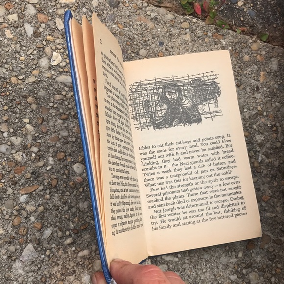 Escape from Warsaw by Ian Sarraillier - Picture 12 of 12